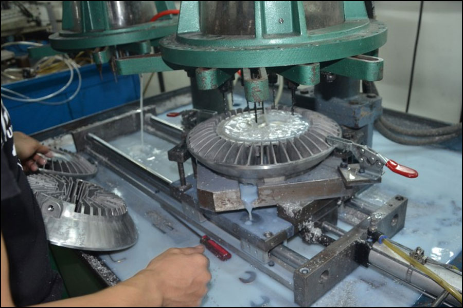 CNC machining weekly maintenance matters